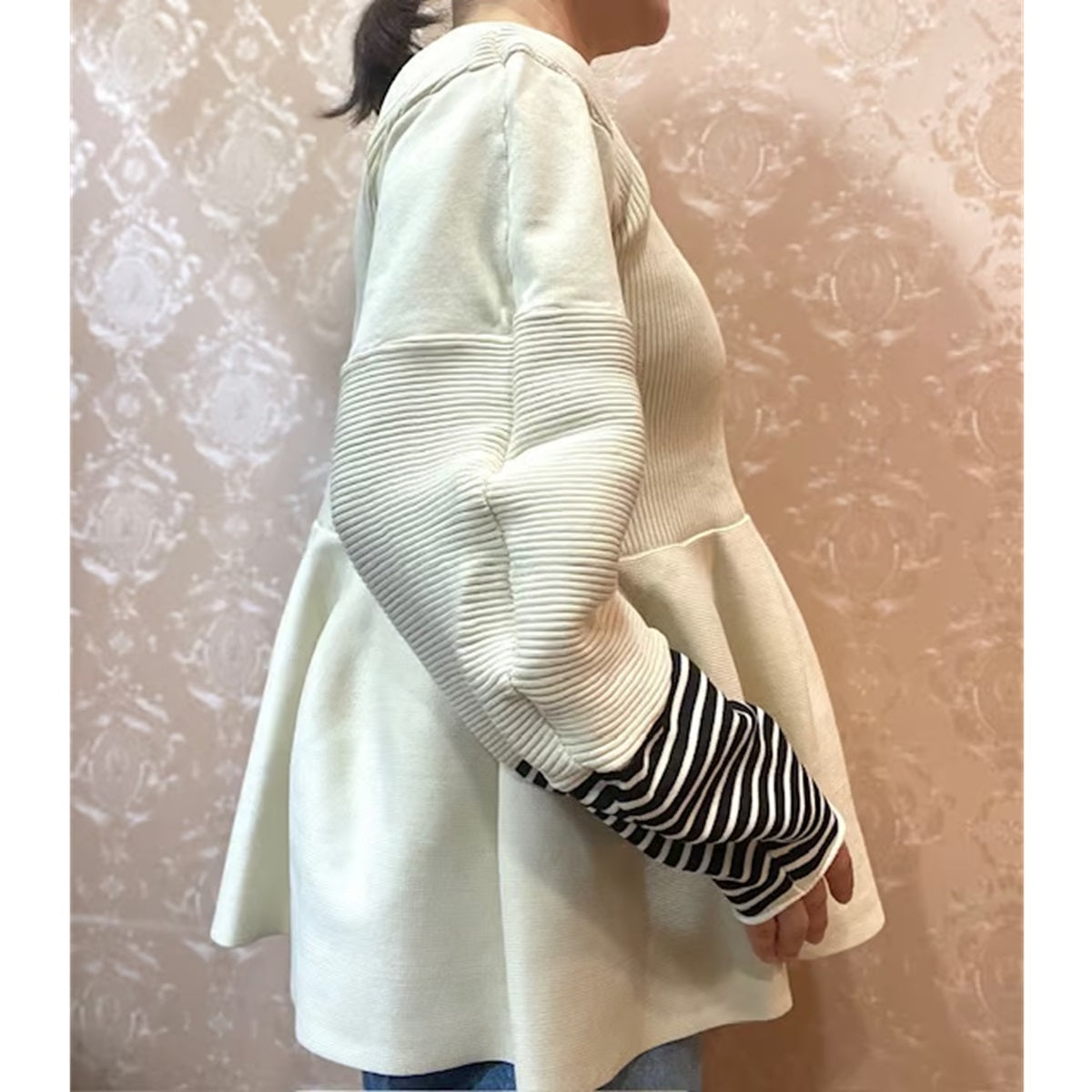 ストライプバルーン袖ペプラムリブニット