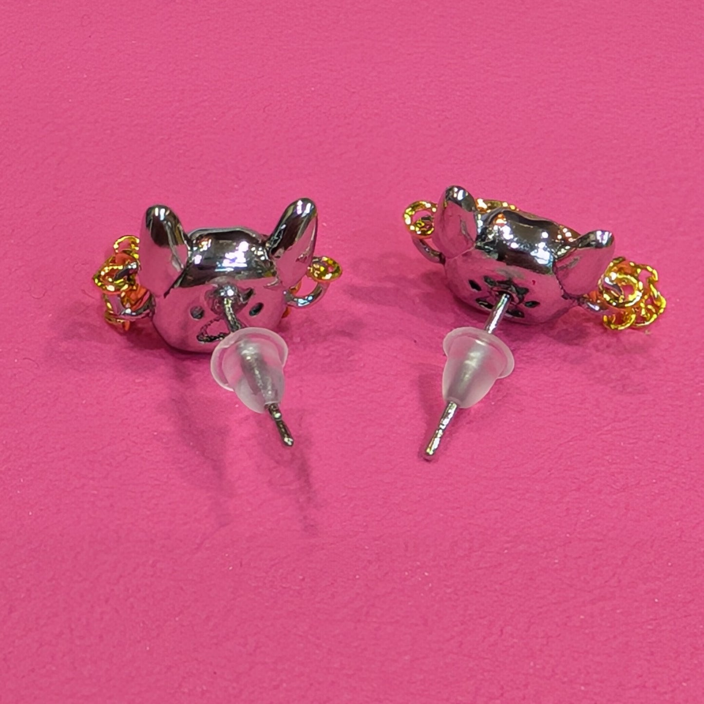 メガネにチェーンブルドックピアス
