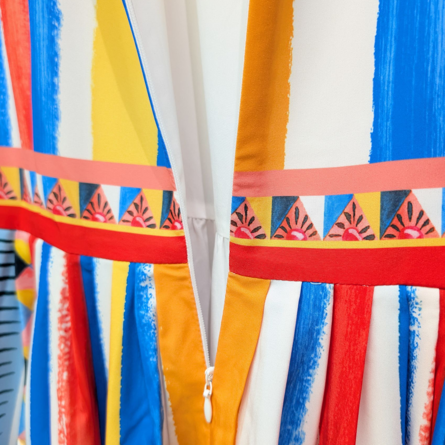 レインボーストライプビジューネックドレス