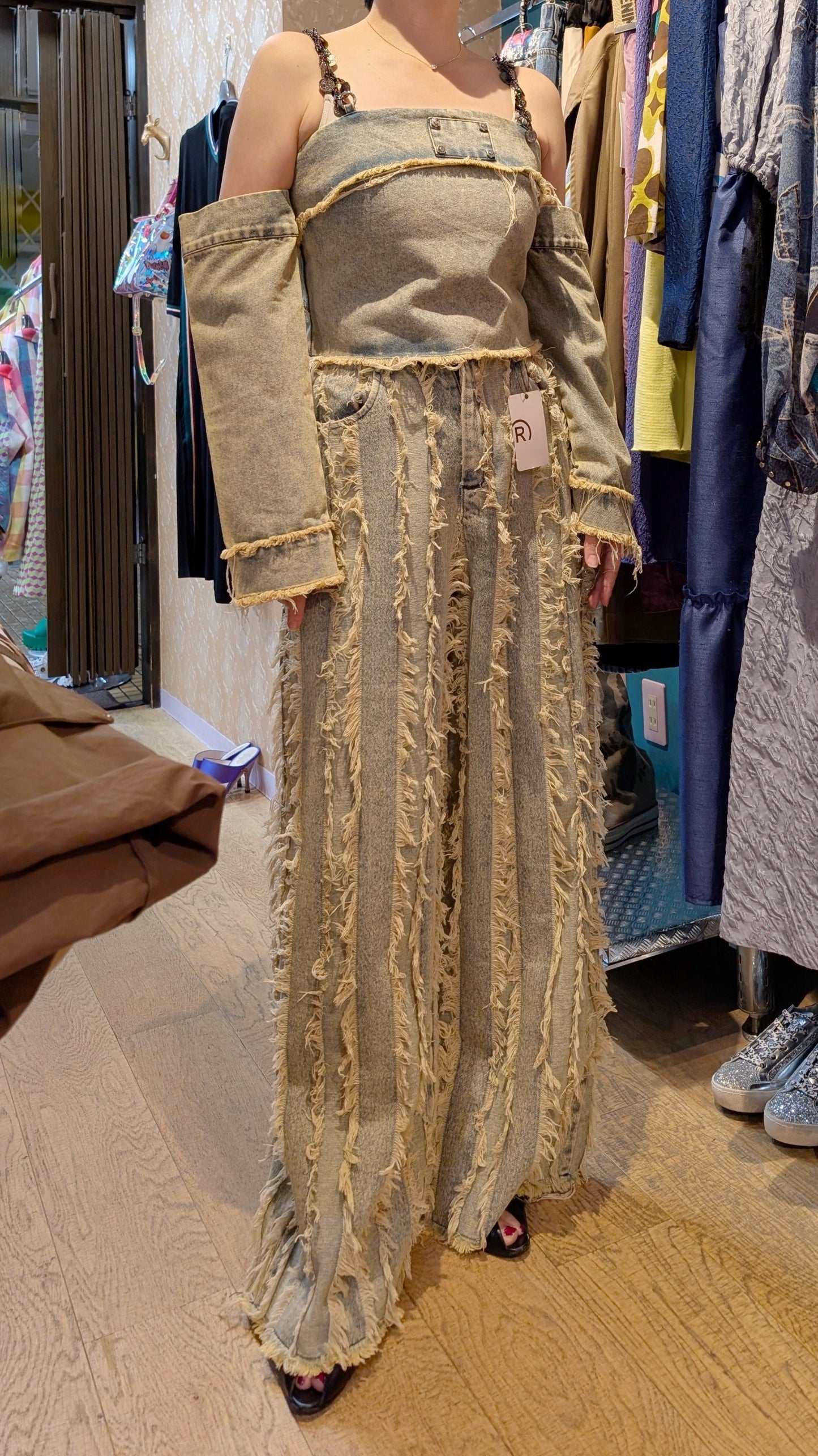 ヒゲダメージデニムストレートデニムパンツ