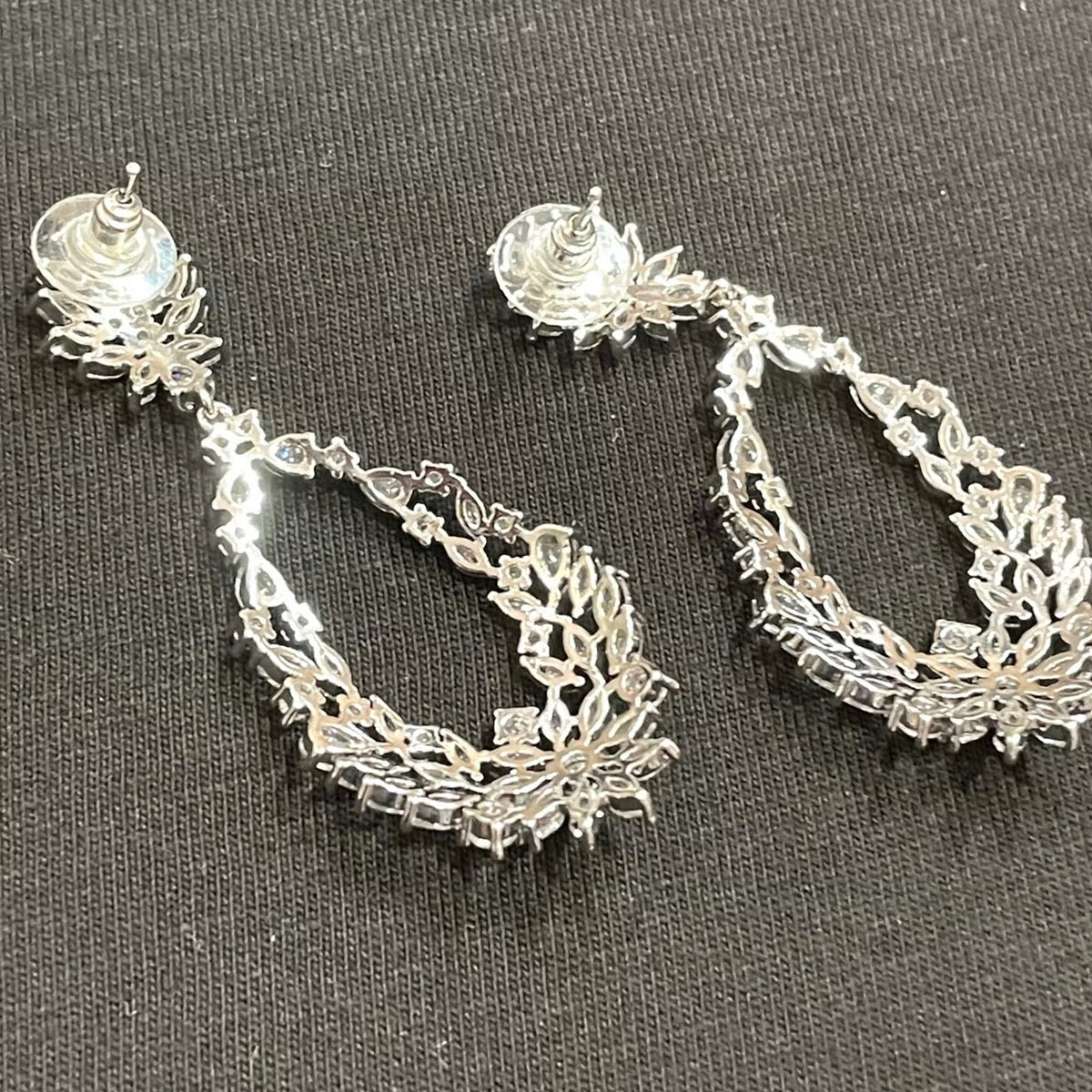 ラウンドビジューピアス　シルバー