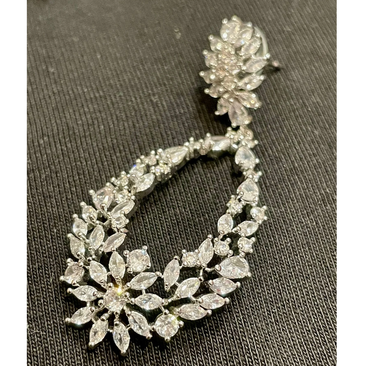 ラウンドビジューピアス　シルバー