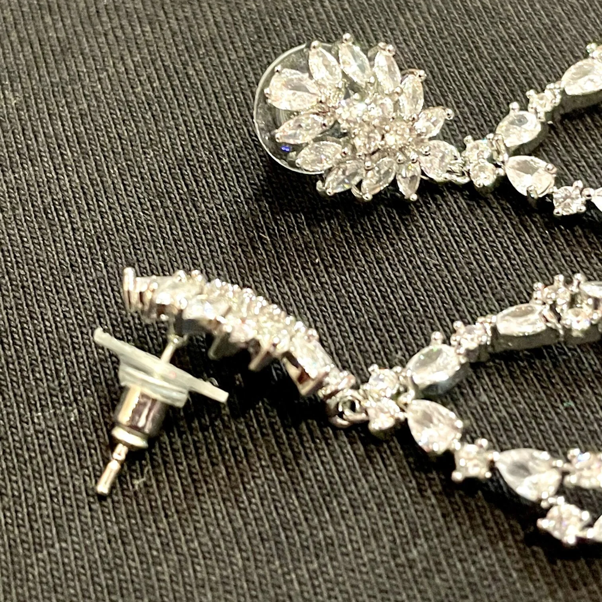 ラウンドビジューピアス　シルバー