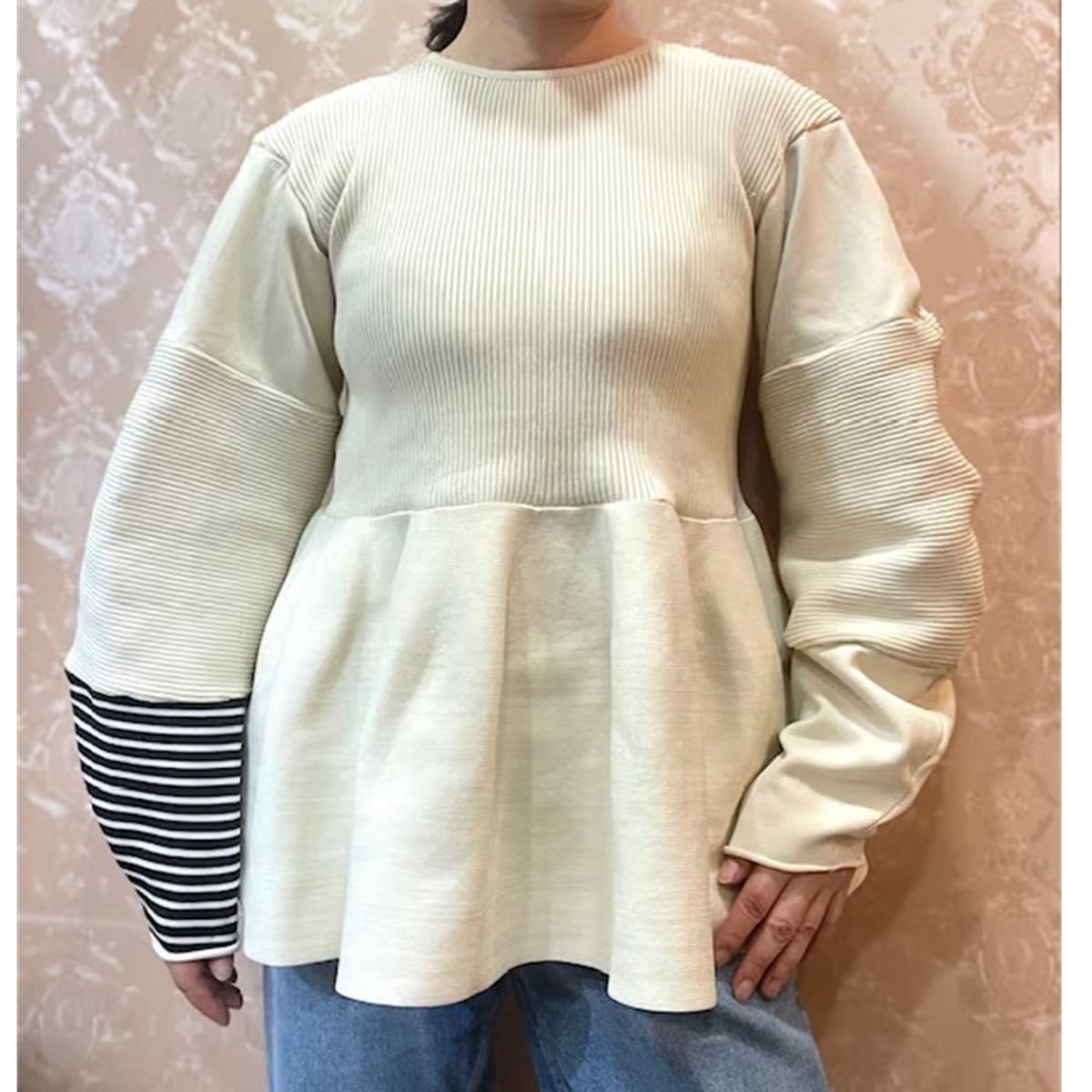 ストライプバルーン袖ペプラムリブニット