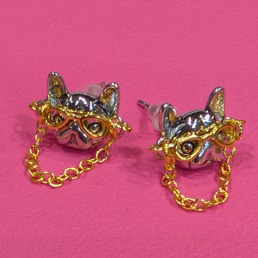 メガネにチェーンブルドックピアス