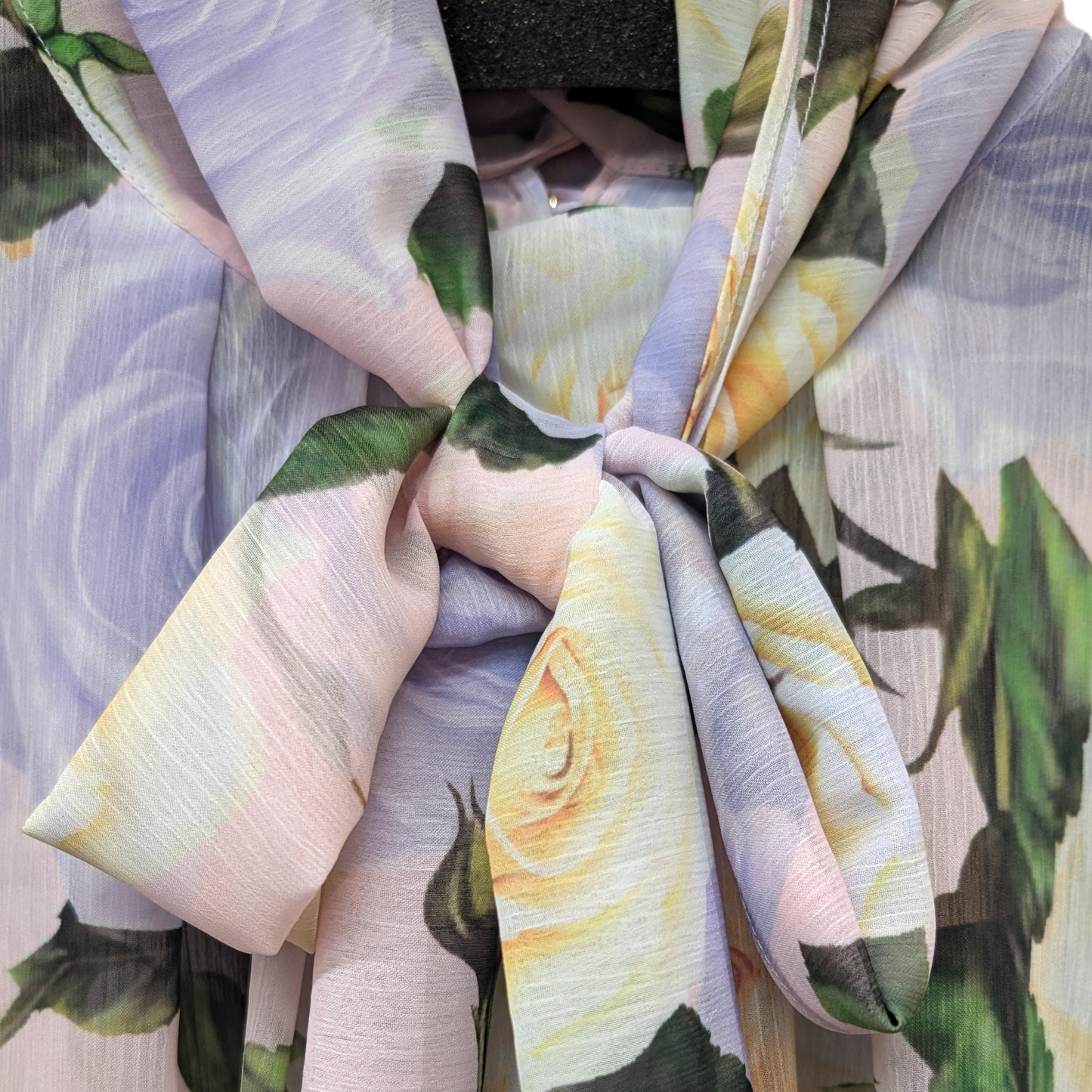 バラ柄シフォンボウタイブラウス