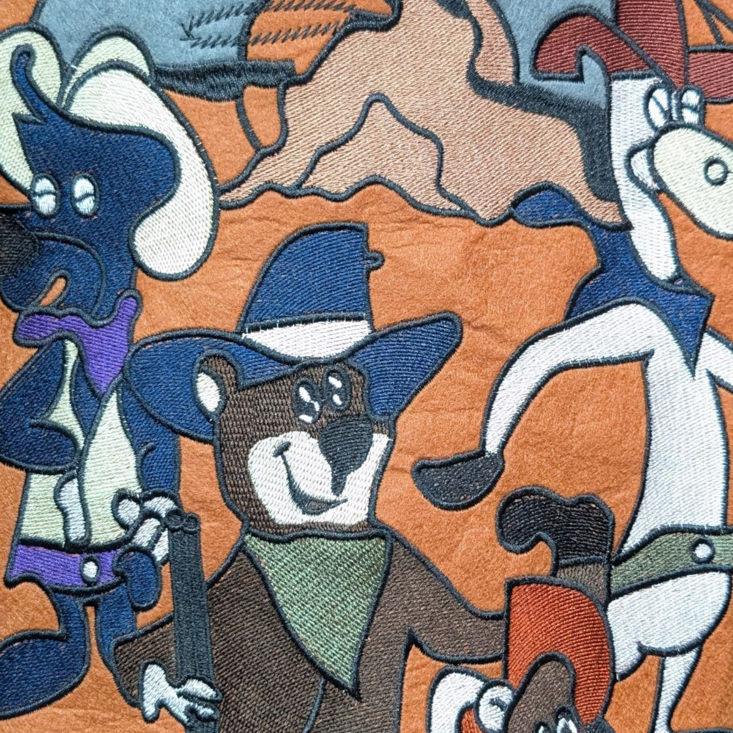 バッククマ刺繍フリンジスェードライクブルゾン